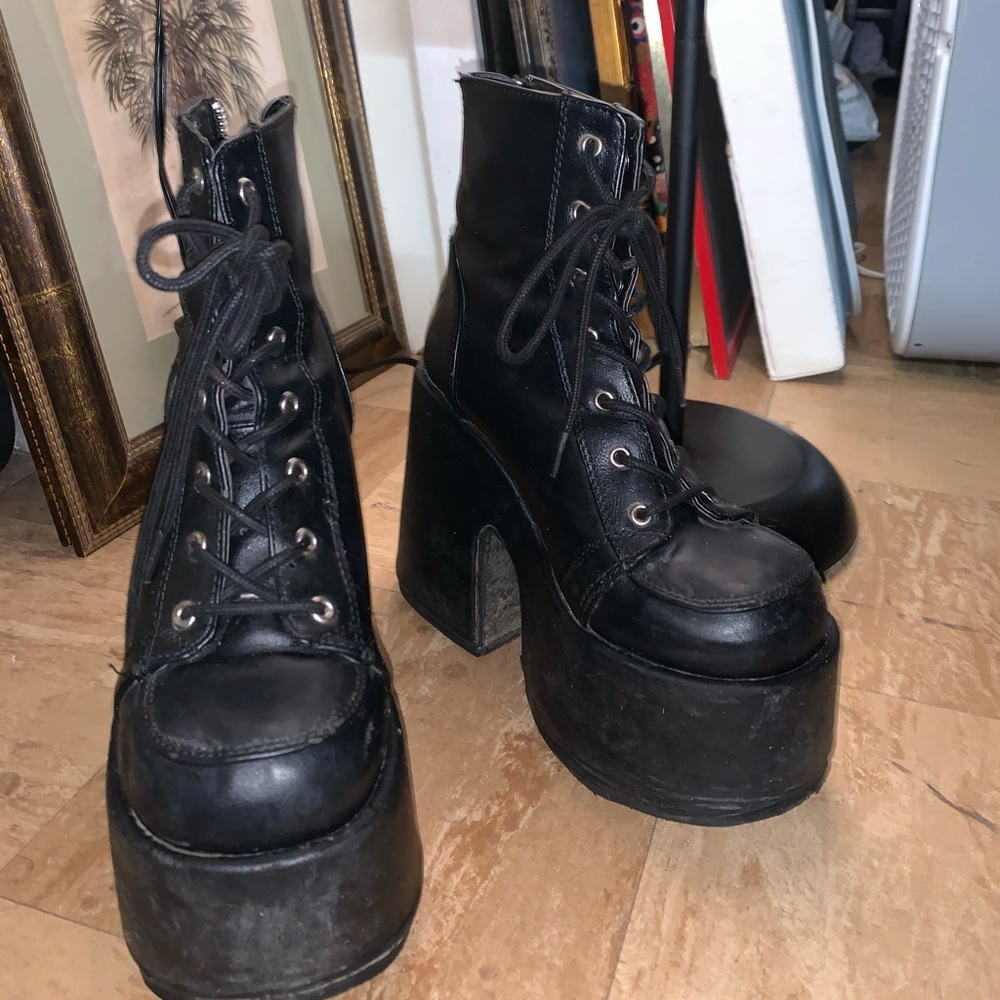 Demonia platform